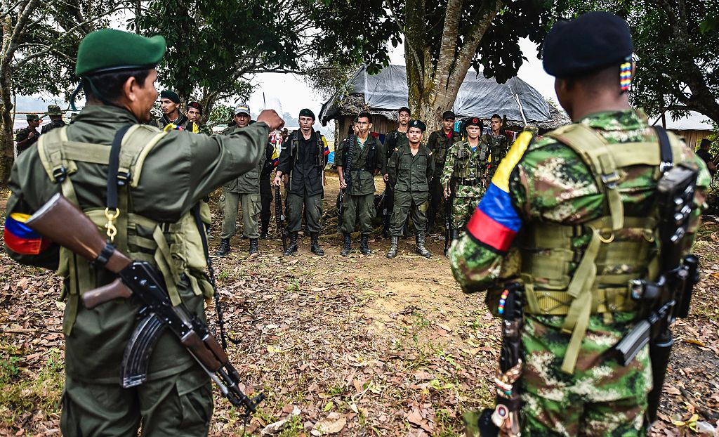 FARC elindeki son silahları da teslim etti
