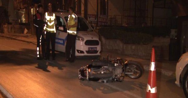 Kadıköy'de motosiklet kazası: 2 ağır yaralı var