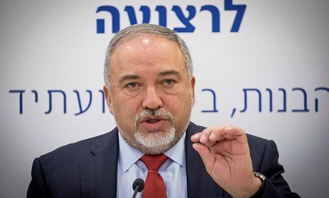 İsrail Savunma Bakanı 'ateşkesi protesto' için istifa etti