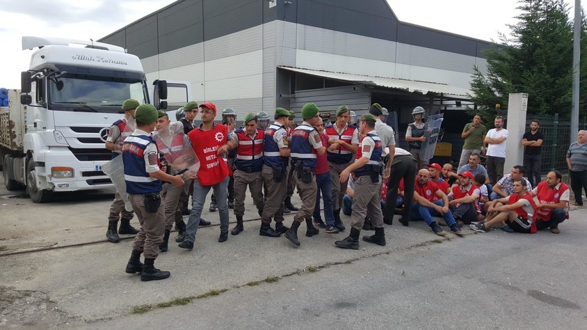 AKP'nin jandarması Maccaferri grevini kırdı! İşçiler gözaltında!