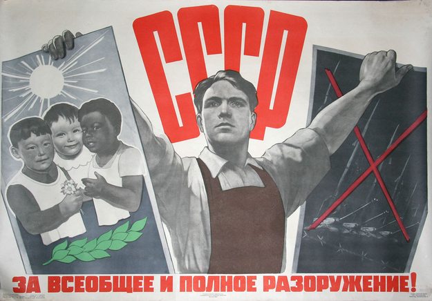 Sovyetler Birliği'nde ırkçılık ve savaş karşıtı posterler