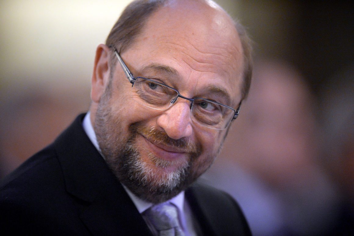 Schulz: Erdoğan'ın daha fazla provokasyon yapmasına izin vermeyeceğim