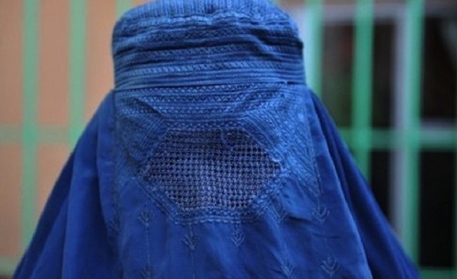 İsviçre'de burka yasağı için 100 bin imza