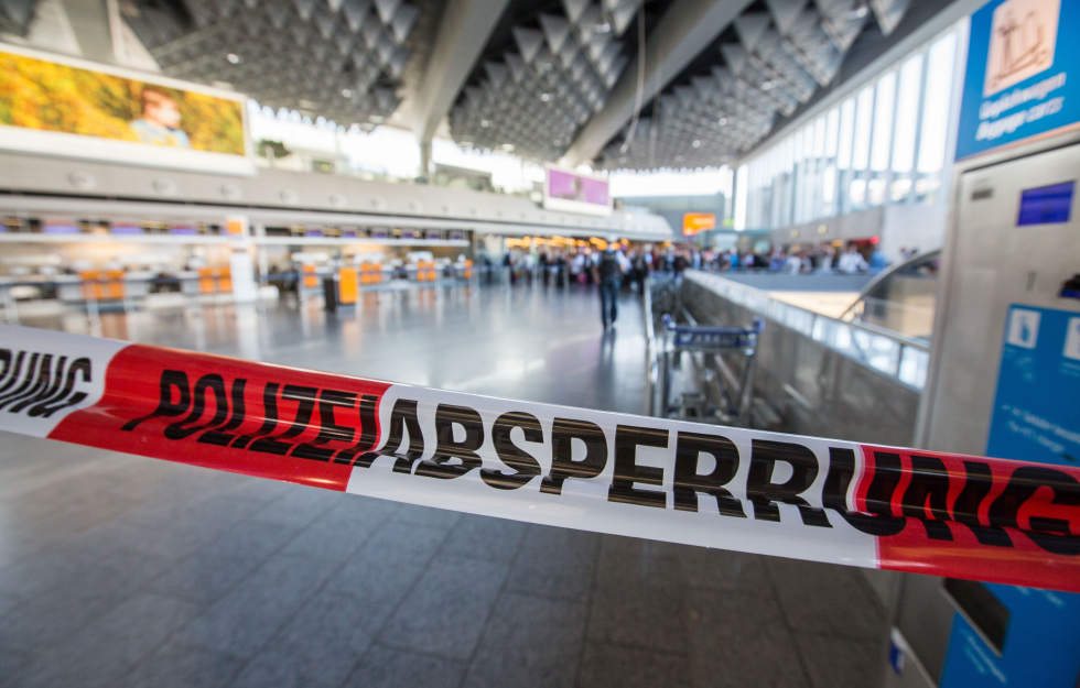 Frankfurt Havalimanı'nda biber gazı paniği