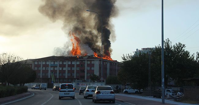 Konya'da öğrenci yurdunda yangın