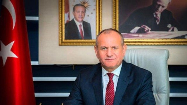 AKP'li Düzce Belediye Başkanı istifa ettiğini duyurdu