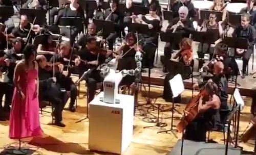 VİDEO | 'Yapay zeka' orkestra şefi oldu: İşte o görüntüler...