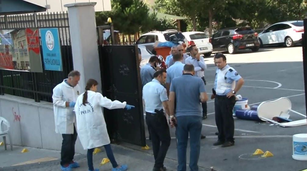 İstanbul'da okul bahçesinde servisçiler çatıştı: 1 ölü, 2 yaralı