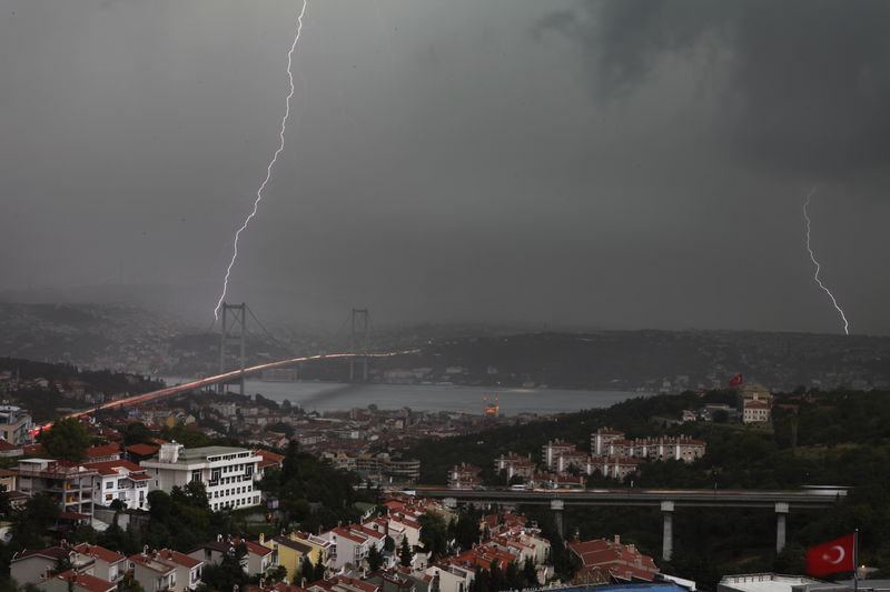 İstanbullular dikkat: Çok kuvvetli yağış uyarısı