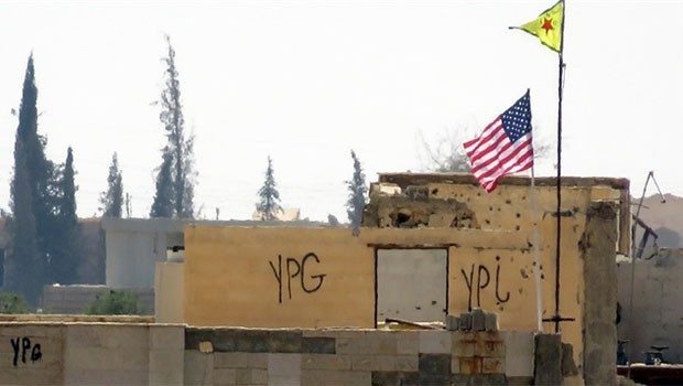 ABD bayrakları ile YPG flamaları kaldırıldı