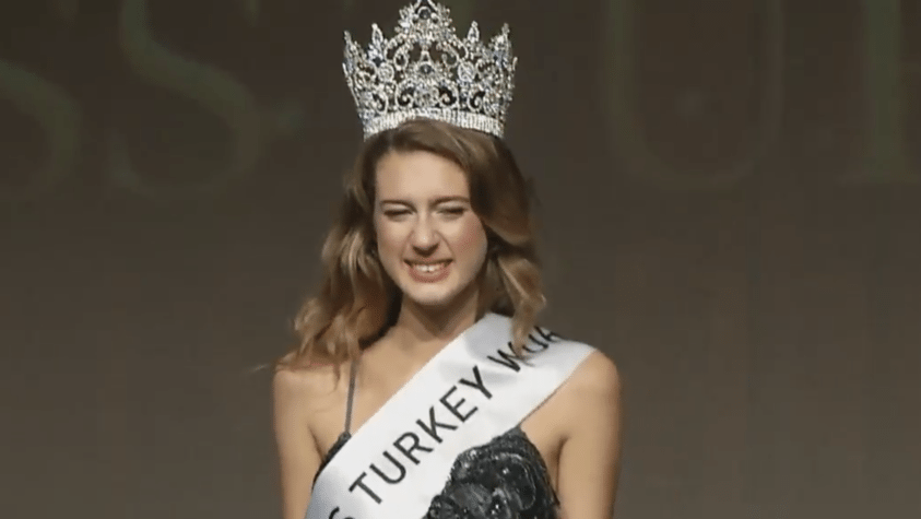 15 Temmuz paylaşımı nedeniyle 'Türkiye Güzeli' unvanı geri alınan Itır Esen'den açıklama