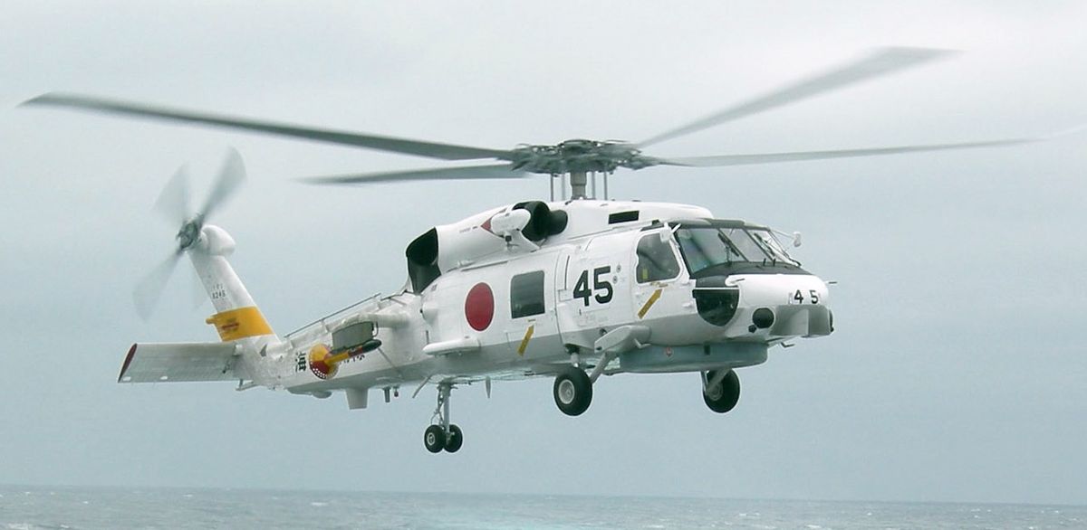 Japon askeri helikopterinin enkazı bulundu