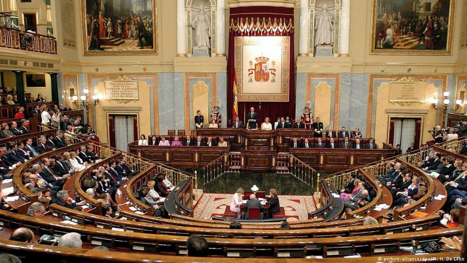 İspanya'da senato Katalonya hükümetinin feshi için toplandı