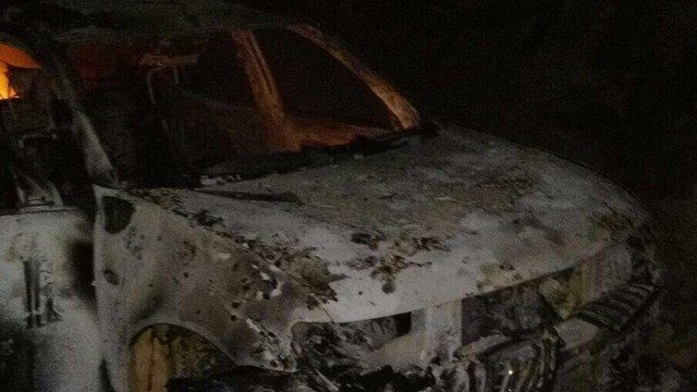 AKP'li başkanın aracı yakıldı