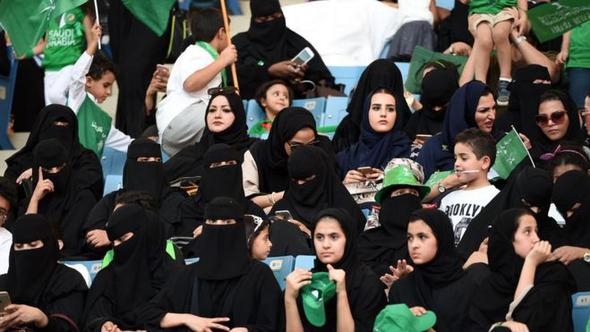 Suudi Arabistan'da kadınlara 'stadyuma girme' hakkı