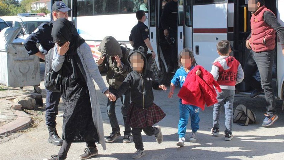 Boş arazide bulundular: Göçmenleri İstanbul'a diye Elazığ'a bırakmışlar