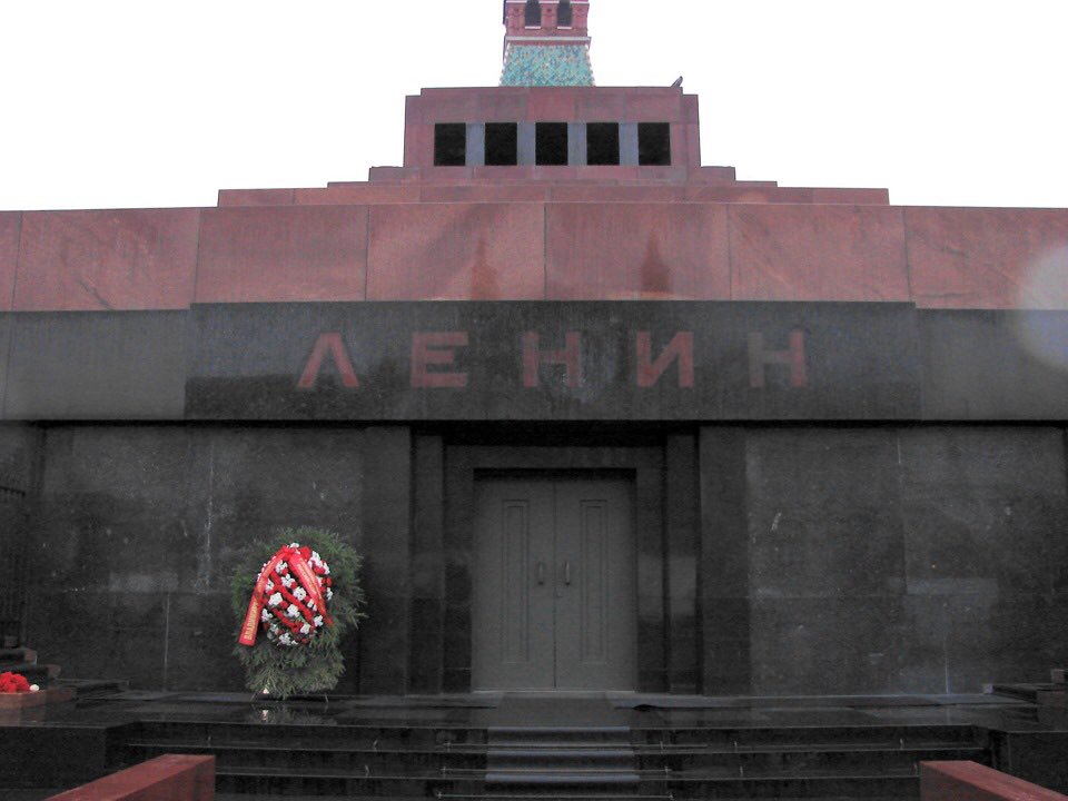 Putin Lenin mozolesini ziyarete kapattı