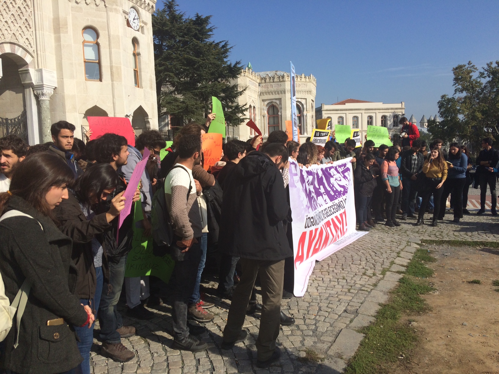 İstanbul Üniversitesi öğrencilerinden Beyazıt'ta eylem