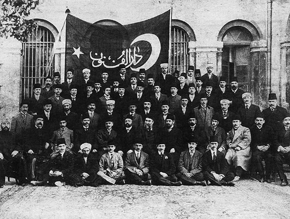 Hafıza-i Beşer | 30 Kasım 1925 - Tekke ve zaviyelerin kapatılmasına ilişkin kanun kabul edildi