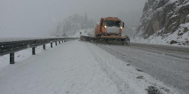 Antalya-Konya yolu kar nedeniyle ulaşıma kapandı