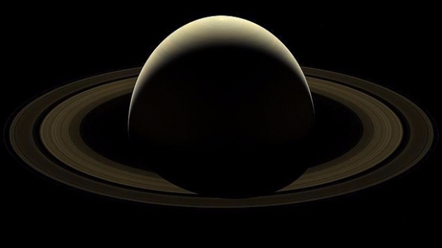 Cassini 'büyük final'ini yaptı