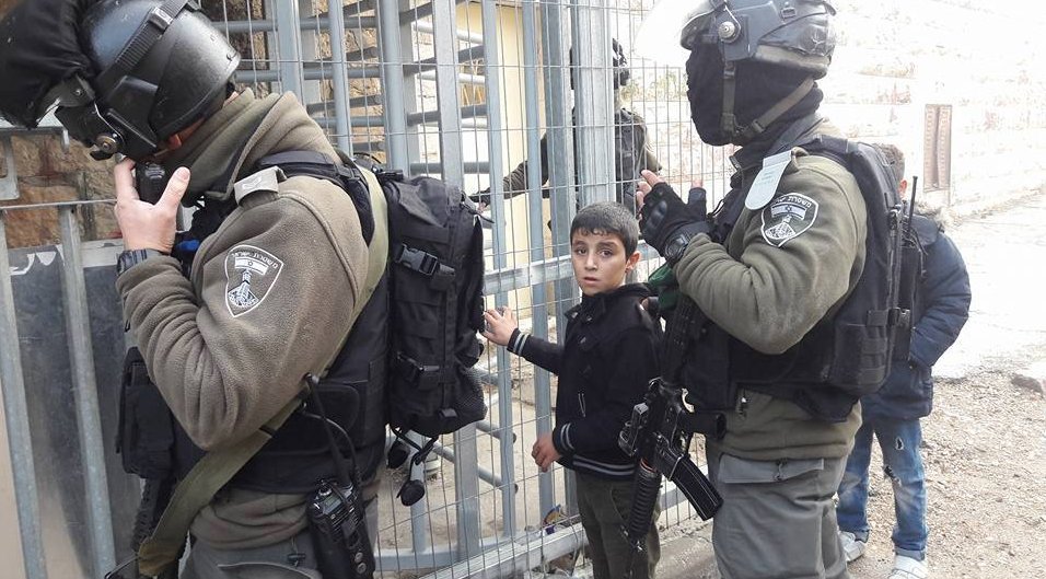 İsrail askerleri Filistin'de biri 9 yaşında 7 kişiyi gözaltına altı