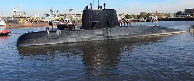 Putin'den kayıp denizaltı için yardım teklifi
