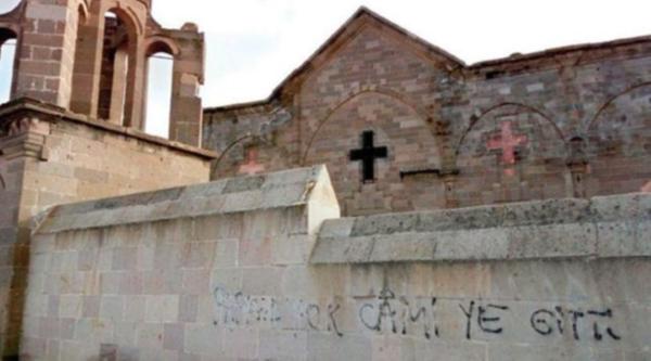 Kiliseye çirkin saldırı: Papaz camiye gitti