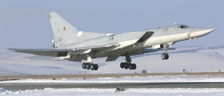 Rusya 6 uzun menzilli uçakla IŞİD'i vurdu