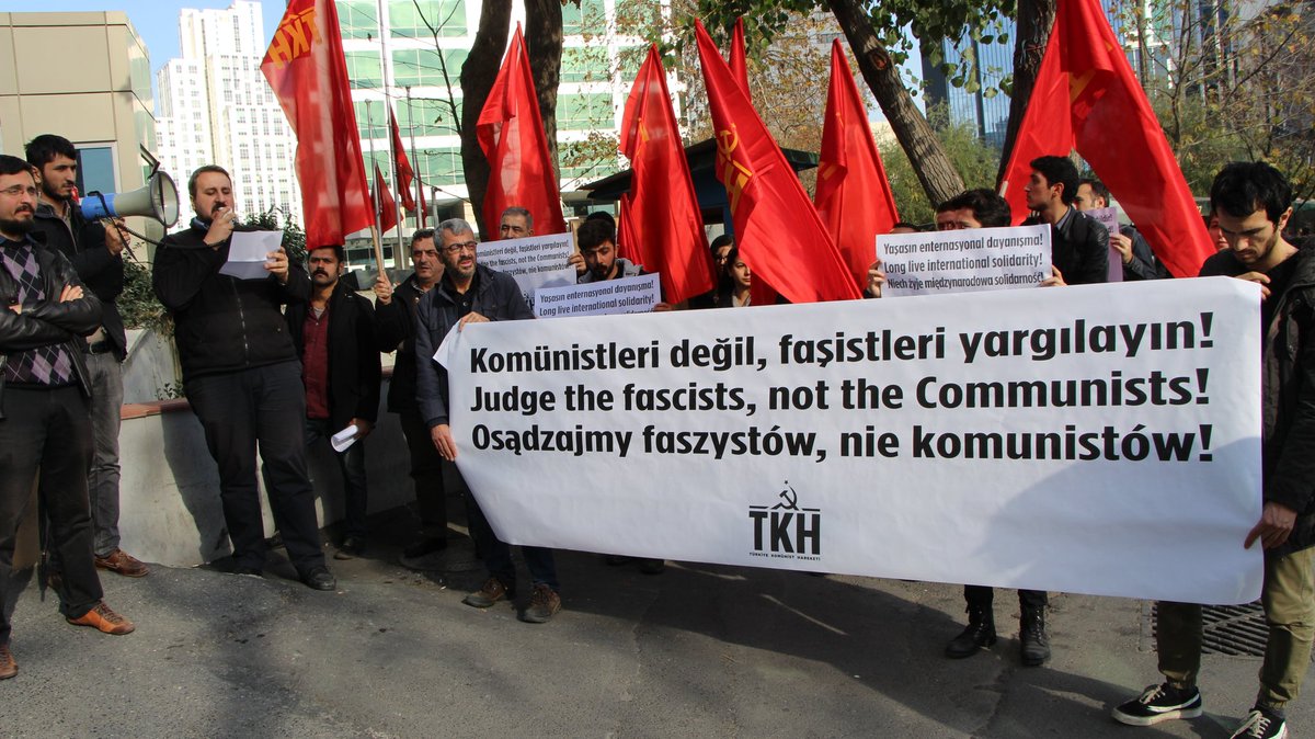 TKH'lilerden Polonya Komünist Partisi'yle dayanışma eylemi: Komünizm suç haline getirilemez!