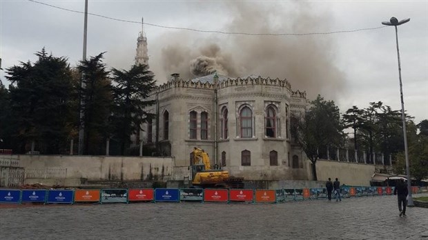 İstanbul Üniversitesi'nde yangın!