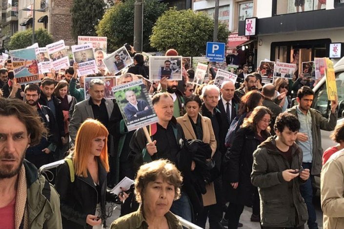 Kadıköy'de tutuklu gazeteci, akademisyen ve avukatlar için yürüyüş