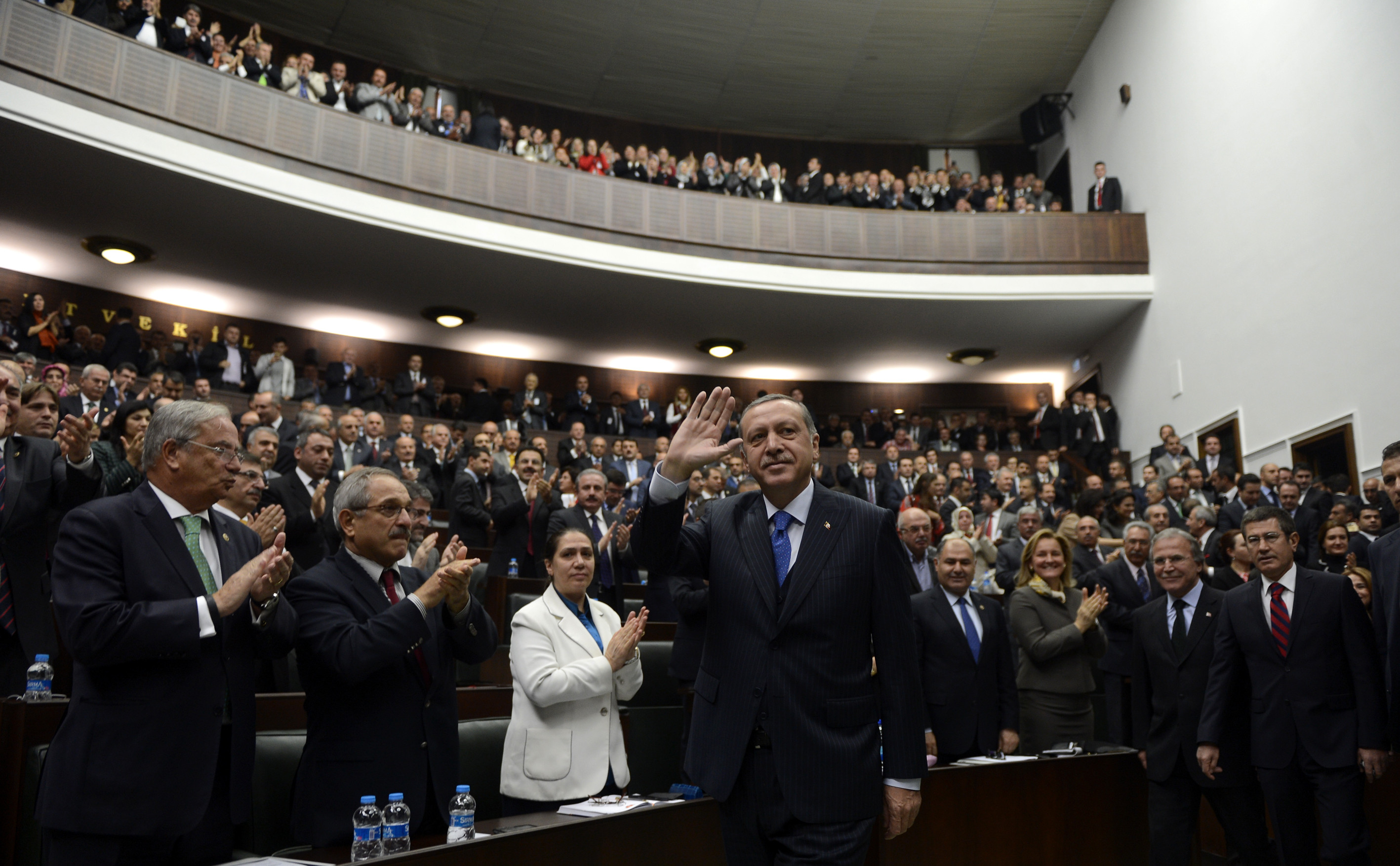 'Gün itibariyle AKP artık iki parçadır'