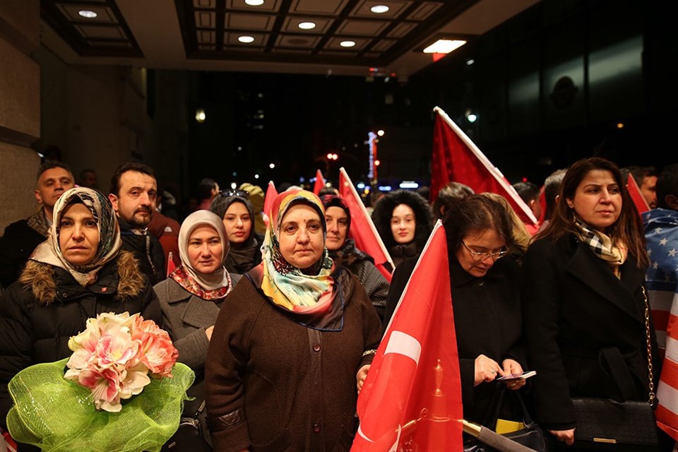 Betül Sayan Kaya'ya destek protestosuna katılan Türk vatandaşlarına dava açıldı