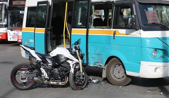 İzmir Torbalı'da minibüs devrildi: 11 yaralı