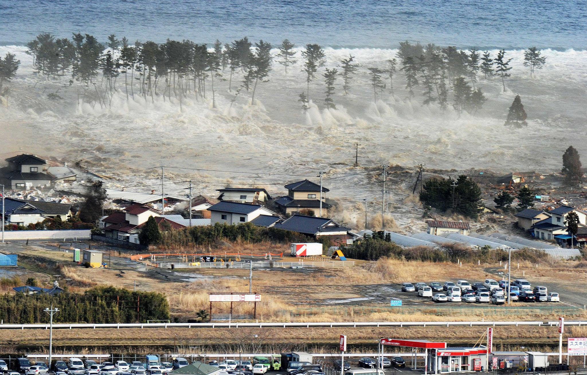 Endonezya'da 7.3 büyüklüğünde deprem: Tsunami uyarısı yapıldı