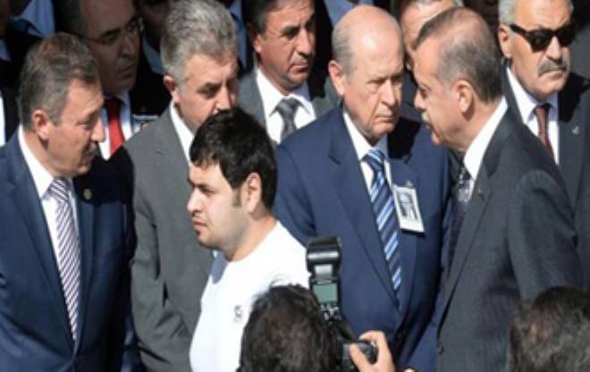 Erdoğan ve Bahçeli'nin korumaları birbirine girdi