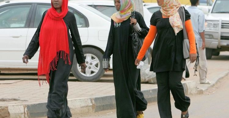 Yıl olmuş 2017; Sudan'da ise pantolon giyen kadınlar “ahlaksızlıkla” suçlanıyor!