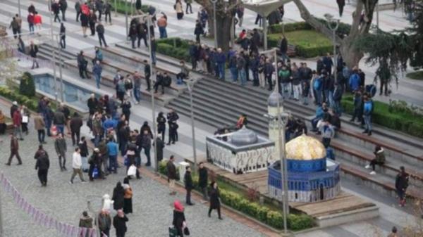Portekizli turist Mescid-i Aksa maketine yaslandı, Trabzon karıştı