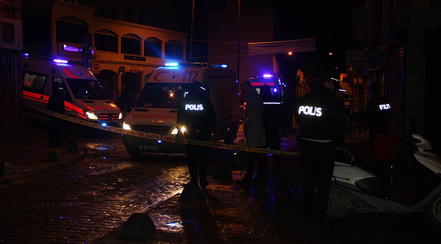 Beyoğlu'nda pidecide oturan müşterilere ateş açıldı: Yaralılar var