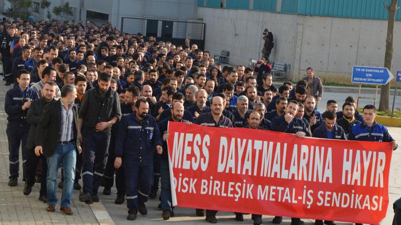 Metalde işçiler grev, patronlar lokavt dedi!