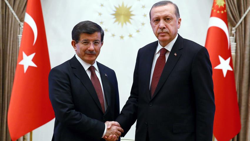 Erdoğan ile Davutoğlu el sıkıştı