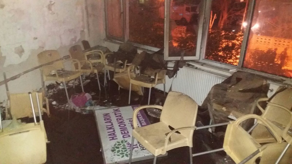 HDP Pendik ilçe binası ateşe verildi