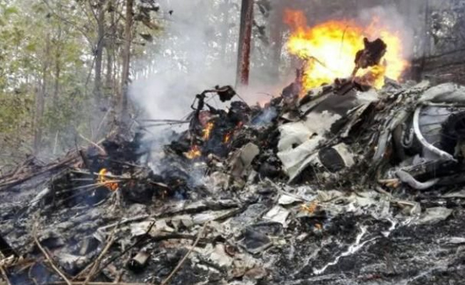Uçak düştü: 12 kişi hayatını kaybetti