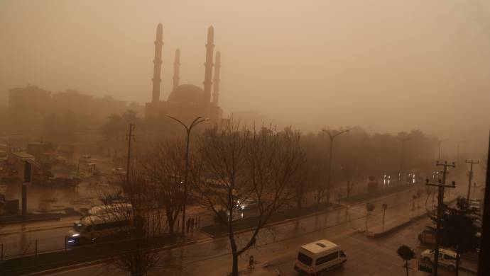 Mardin'de gökyüzünden çamur yağdı