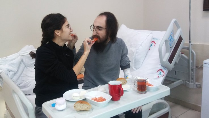 Semih Özakça 'ilk yemek' fotoğrafını paylaştı: İlk lokma sevdanın payına