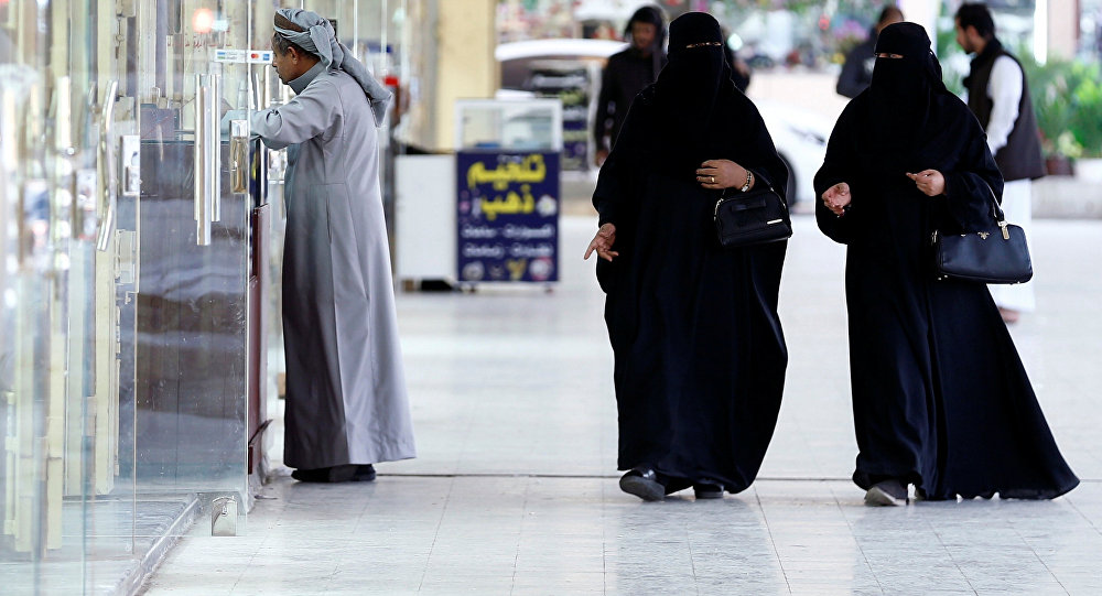 Suudi Arabistan'da kadınlara yanlarında erkek olmadan gezebilme izni