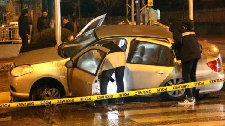 Polisin ateş ettiği araç kaza yaptı: Şöför ağır yaralı