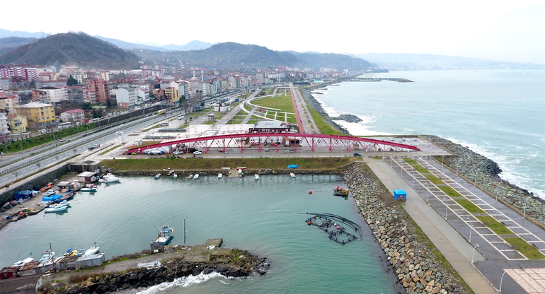 Trabzon'da neden yapıldığı anlaşılamayan köprü