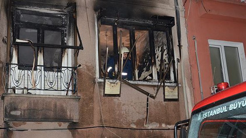 İstanbul'da gece yarısı yangın faciası: Anne ve oğlu hayatını kaybetti